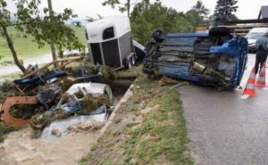 Otac i kćerka nestali u nezapamćenim poplavama: Automobil im odnijela bujica