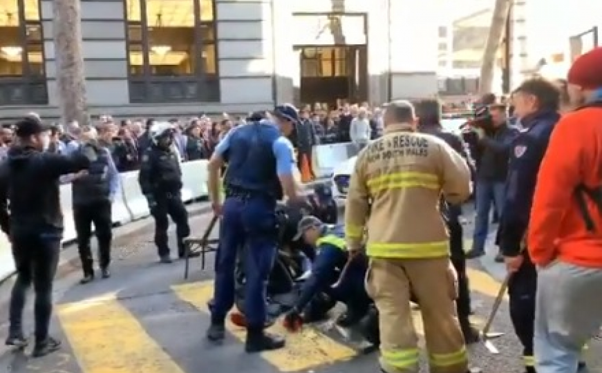 Drama u Sydneyju: Muškarac nožem izbo ženu, policija ga uhapsila