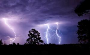 Kako se zaštititi od udara groma i kako pomoći žrtvama ove prirodne pojave