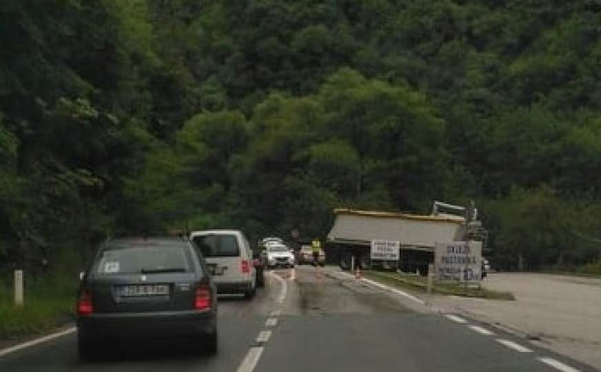 Dvije nesreće u 15 metara na Lašvi, jedna osoba povrijeđena