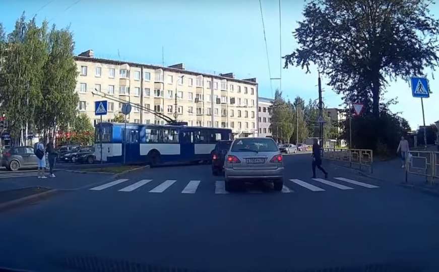 Šta napraviti kad automobil stane na zebri: Rusi ponudili rješenje