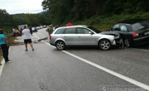 Lančani sudar u blizini Foče: Vozačica Audija izgubila kontrolu nad vozilom