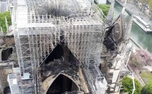 Rizik od urušavanja: Sa stropa katedrale Notre Dame palo nekoliko stijena