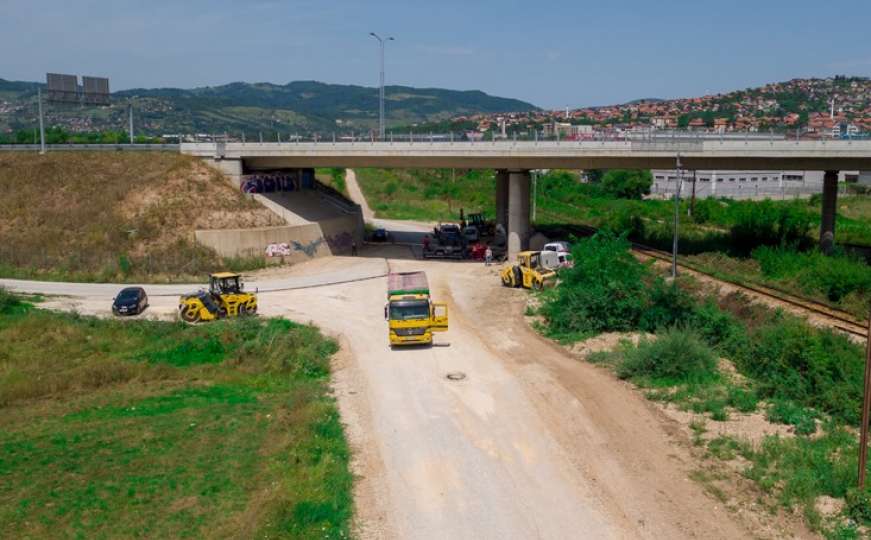 Rajlovac: U toku asfaltiranje ceste prema poslovnoj zoni Telalovo Polje