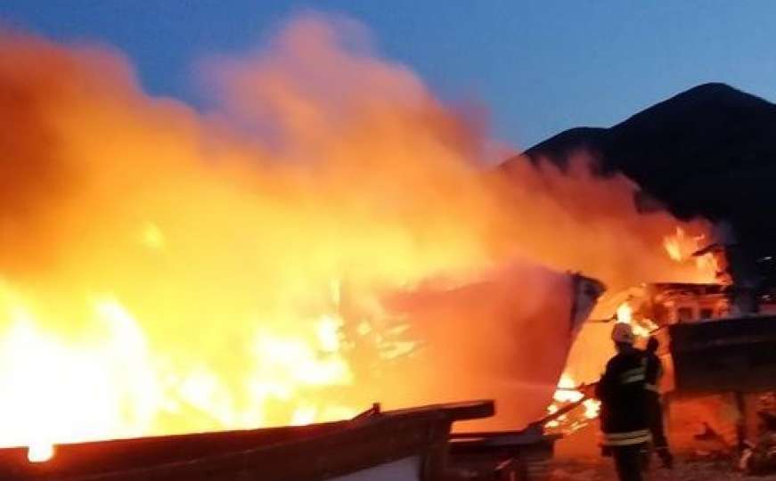 Veliki požar u Crnoj Gori: Izgorjelo nekoliko brodova 