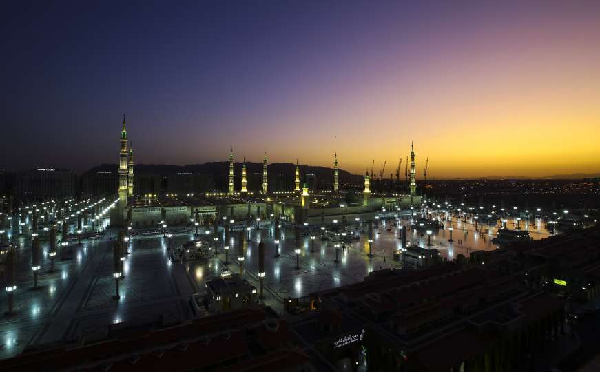 Neobično lijepe fotografije Poslanikove džamije uz prve zrake sunca