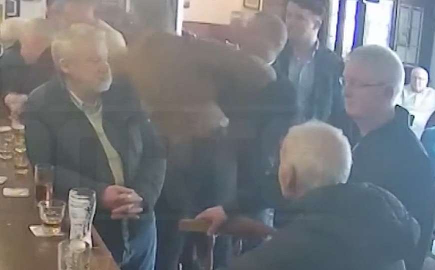 Objavljen snimak kako Conor McGregor udara starijeg čovjeka u dublinskom pubu