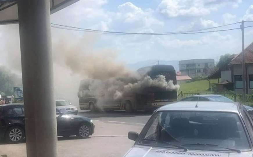 Drama kod Tuzle: Zapalio se autobus pun putnika
