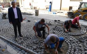 Počelo ponovno postavljanje kamene kocke u Ulici kralja Tvrtka