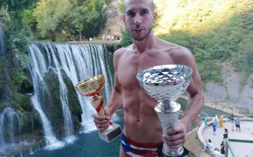 Stefan Jevtić iz Valjeva pobjednik skokova s vodopada u Jajcu