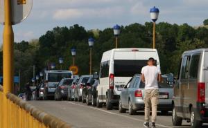 Velike gužve na graničnim prijelazima: Na nekim se čeka i do sat vremena