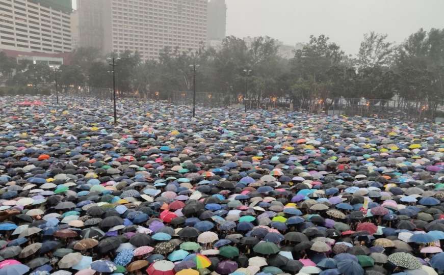 Desetine hiljada demonstranata i danas preplavile centar Hong Konga