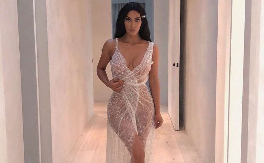 Bizarno: Kakva je ovo fotošop greška Kim Kardashian