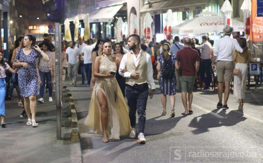Sarajevo živi 24 sata: Glamur se s bosanskog ćilima prenio na ulice 