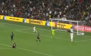 Zlatane, gledaš li: Carlos Vela zabio gol kao u školskom dvorištu