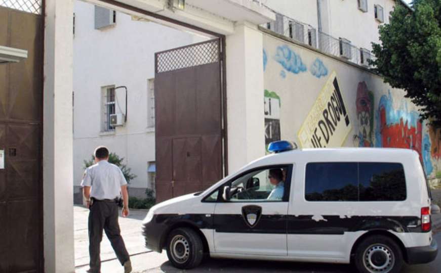U Mostaru zatvorenici napravili rupu u zidu i pokušali pobjeći