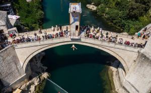 Na Starom mostu osvanula platforma, danas prvi trening