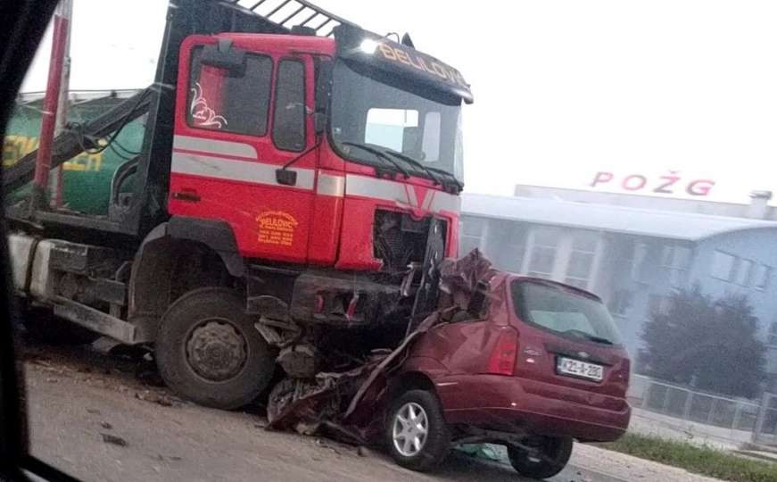 Teška nesreća u BiH: Sudarili se kamion i automobil, ima poginulih  