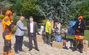 Radnici Parka dobili novu opremu za njegu i orezivanje stabala