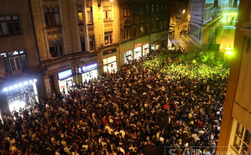 Vječna vatra i DJ Solomun: Hiljade ljudi uživalo u spektaklu u centru grada