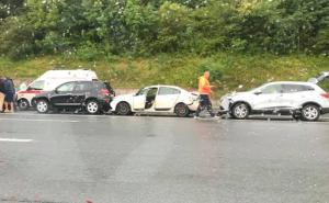 Lančani sudar na autoputu, povrijeđene tri osobe i prevezene na KUM