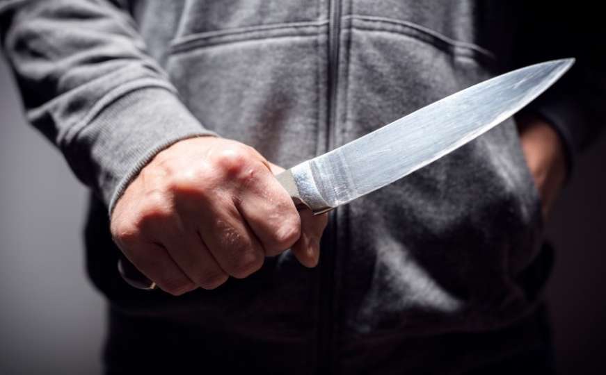 Dvojica migranata oduzeli novac i stavili nož pod grlo djevojci iz Bihaća