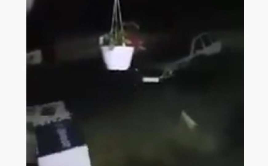 Prestrašan snimak prikazuje snagu oluje u Jelahu: Bujica odnijela i auto...