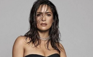 Vrući snimak glumice Salme Hayek u plićaku nisu za one slabijeg srca