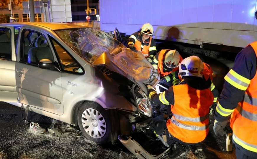 Zabio se u kamion: Bosanac teško povrijeđen u saobraćajnoj nesreći u Austriji