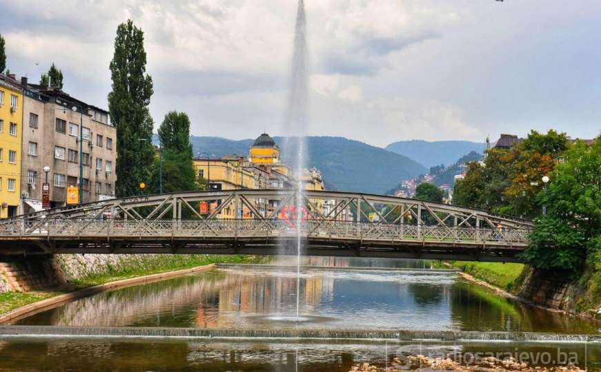 Plutajuća fontana i nakon SFF-a krasi Sarajevo
