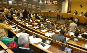 Nakon godišnjih odmora: Parlamentarci se vraćaju u klupe naredne sedmice 