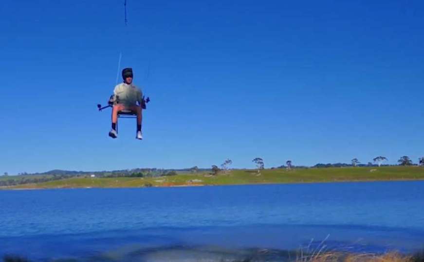 Leteći ribar: Visio je s drona, pecao ribu i pio pivo
