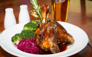 Jednostavan i brz recept: Janjetina u marinadi od bijelog luka