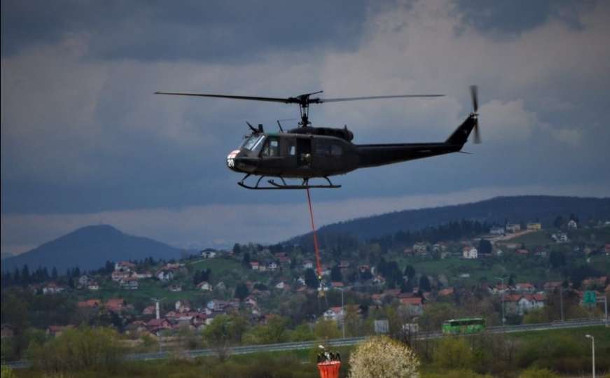 Požar iznad Konjica i dalje aktivan: Helikopter OS BiH i danas na Visočici
