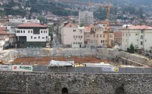 Poznato kada će biti završena gradnja podzemne garaže kod Vijećnice