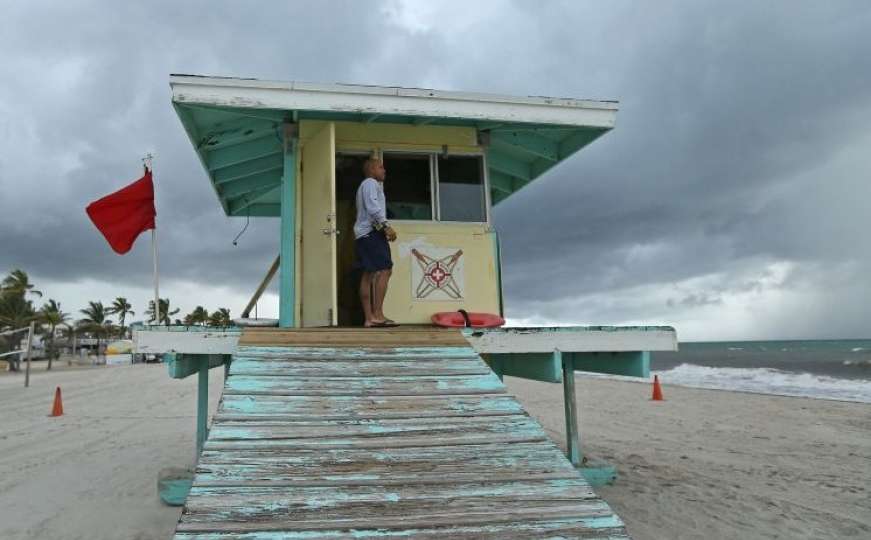 Uragan Dorian uništava sve pred sobom: Prijeti potpuni potop Bahama