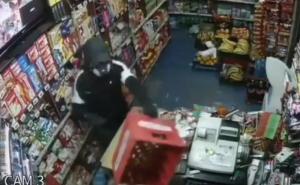 Bravo: Razbojnik nasrnuo na radnicu šarafcigerom, ona filmski riješila situaciju