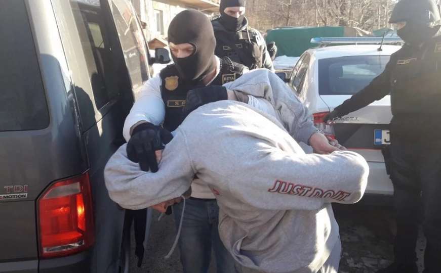 Diler iz Mostara pred policijom progutao drogu, odveden u bolnicu Bijeli brijeg