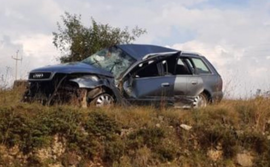Audi potpuno uništen: Jedna osoba povrijeđena u udesu kod Tomislavgrada