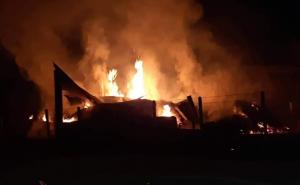 Požar na porodičnom imanju, izgorjela štala, porodica spasila stoku