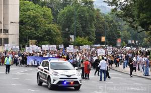 Građani pristižu na manifestaciju Dan tradicionalne porodice: U 15 sati na Trgu BiH