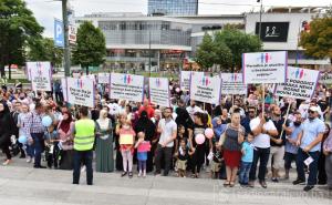 Stotine Sarajlija učestvovalo u mirnoj šetnji protiv Povorke ponosa