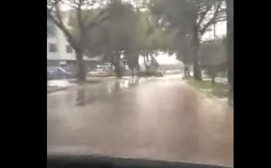 Haos u Istri: Više od 11 hiljada munja za 2 sata, pijavice, ulice pod vodom