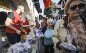 U Sarajevu podijeljeno više od 1.000 porcija ašure