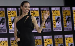  Angelina Jolie o majčinstvu: "Gledam ih kako odlaze u klubove..."