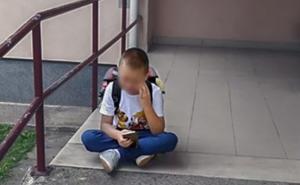 Uplakani dječak s poteškoćama čija je fotografija obišla regiju može u školu