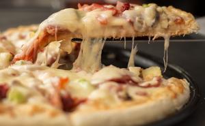 Znate li šta SAMO jedan komad pizze čini našem organizmu