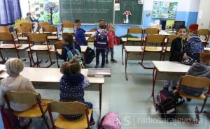 U cijeloj FBiH danas učitelji i nastavnici obustavljaju nastavu na 30 minuta