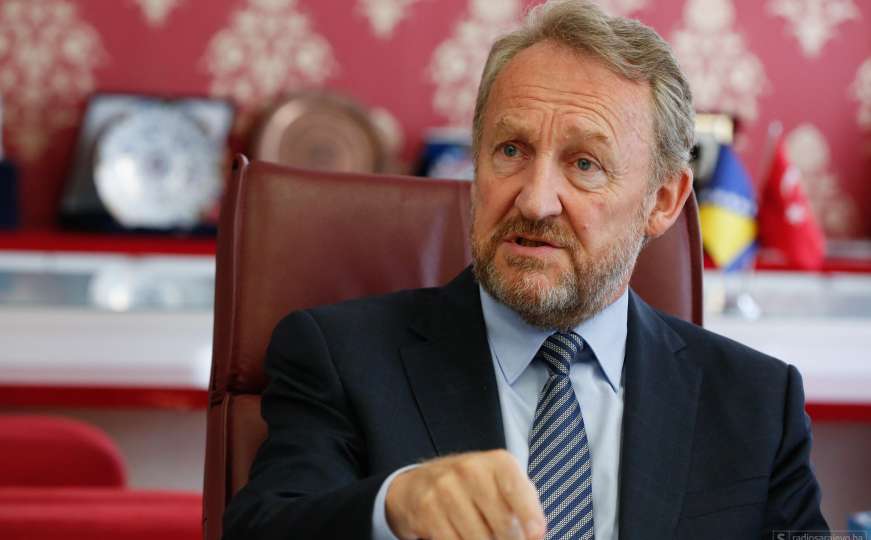 Izetbegović: Vrijeme je da se Dodiku kaže dosta