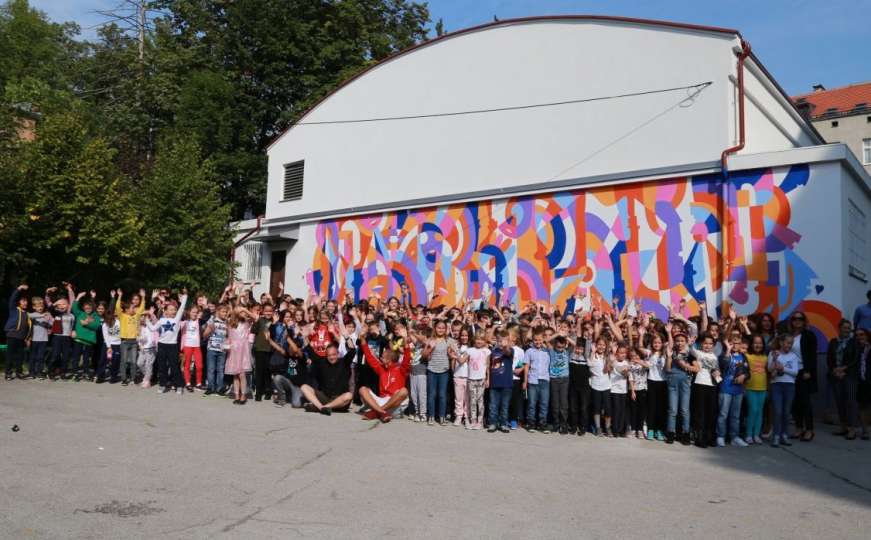 Sarajevska osnovna škola dobila mural poznatog umjetnika   